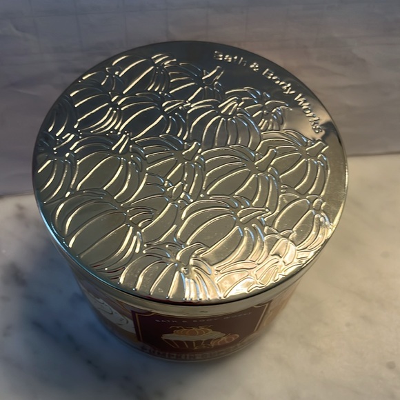 Bath & Body Works Pumpkin Cupcake Scented Candle - Picture 3 of 5